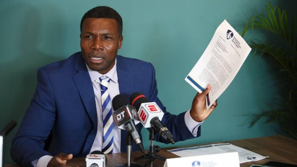 Carlos Tenorio: “La explicación que se ha escuchado es que el jugador ecuatoriano es caro"