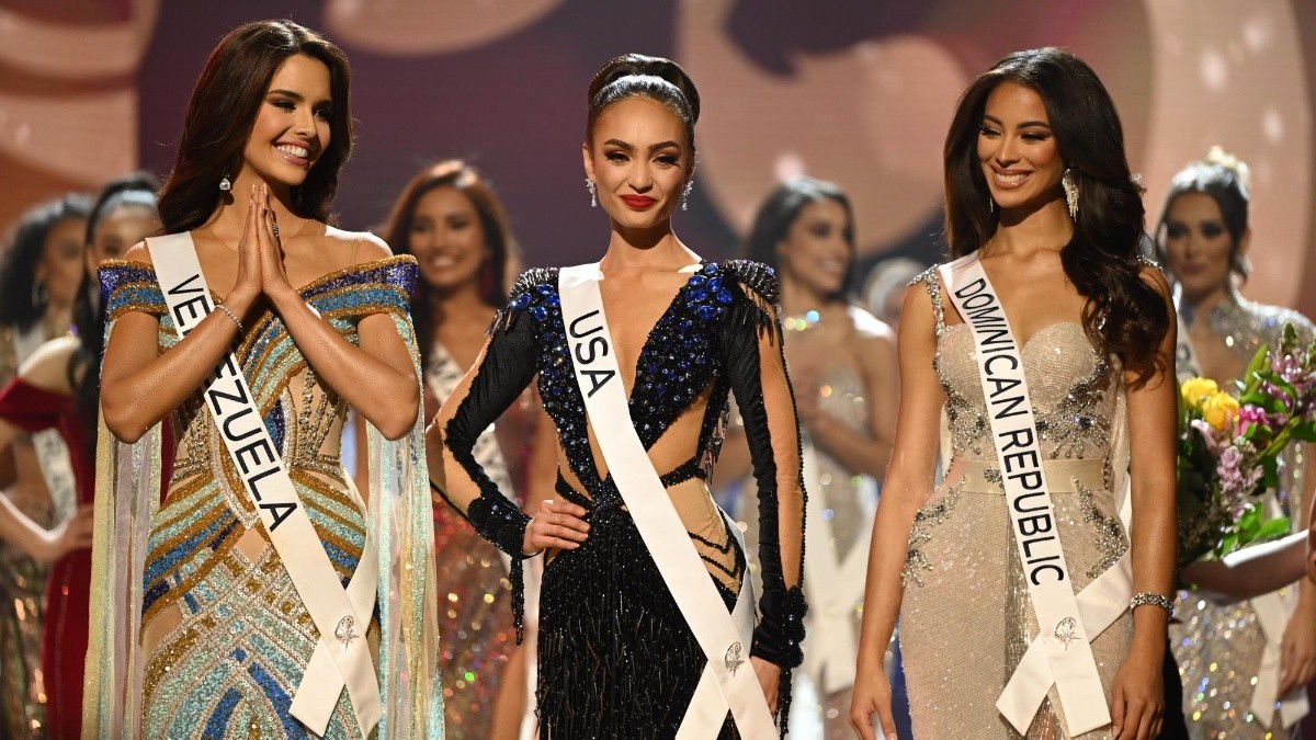 NUEVA ORLEANS (LA, EEUU), 14/01/2023.- Fotografía cedida por Miss Universo donde aparecen, de izq. a dcha., Miss Universo Venezuela 2022A, manda Dudamel; Miss Universo Estados Unidos 2022, R’Bonney Gabriel, y Miss Universo República Dominicana, Andreina Martínez Founier.