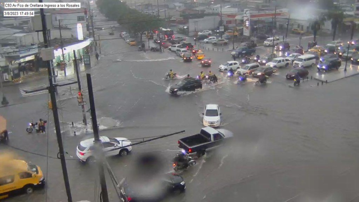 Las inundaciones afectaron las principales vías. (Redes sociales)