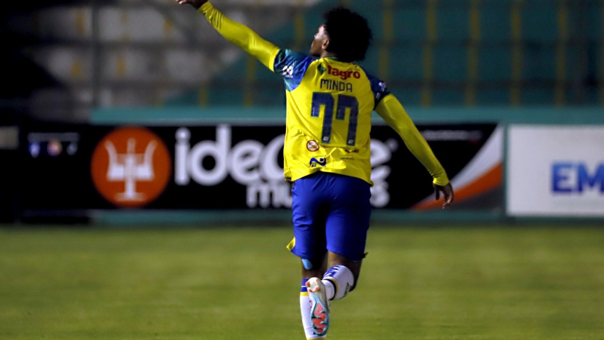 Azogues,Ecuador 17 de marzo del 2023 En la noche de hoy en el estadio Jorge Andrade Cantos de la ciudad de Azogues,el Gualaceo S.C recibe alOrense S.C por la 3ra fecha del campeonato nacional de futbol de la LigaPro Bet593 2023. foto api/Boris Romoleroux (BORIS ROMOLEROUX)