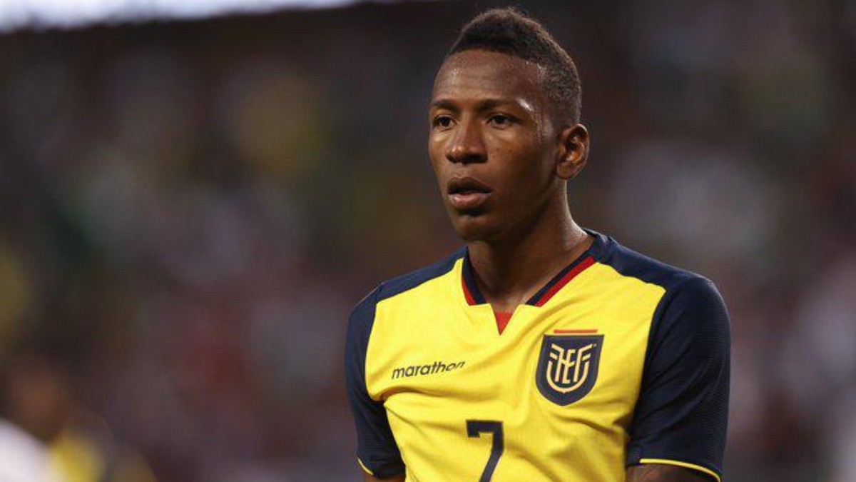 Pervis Estupiñán, lateral izquierdo del Brighton y de la selección ecuatoriana de fútbol. (Archivo)