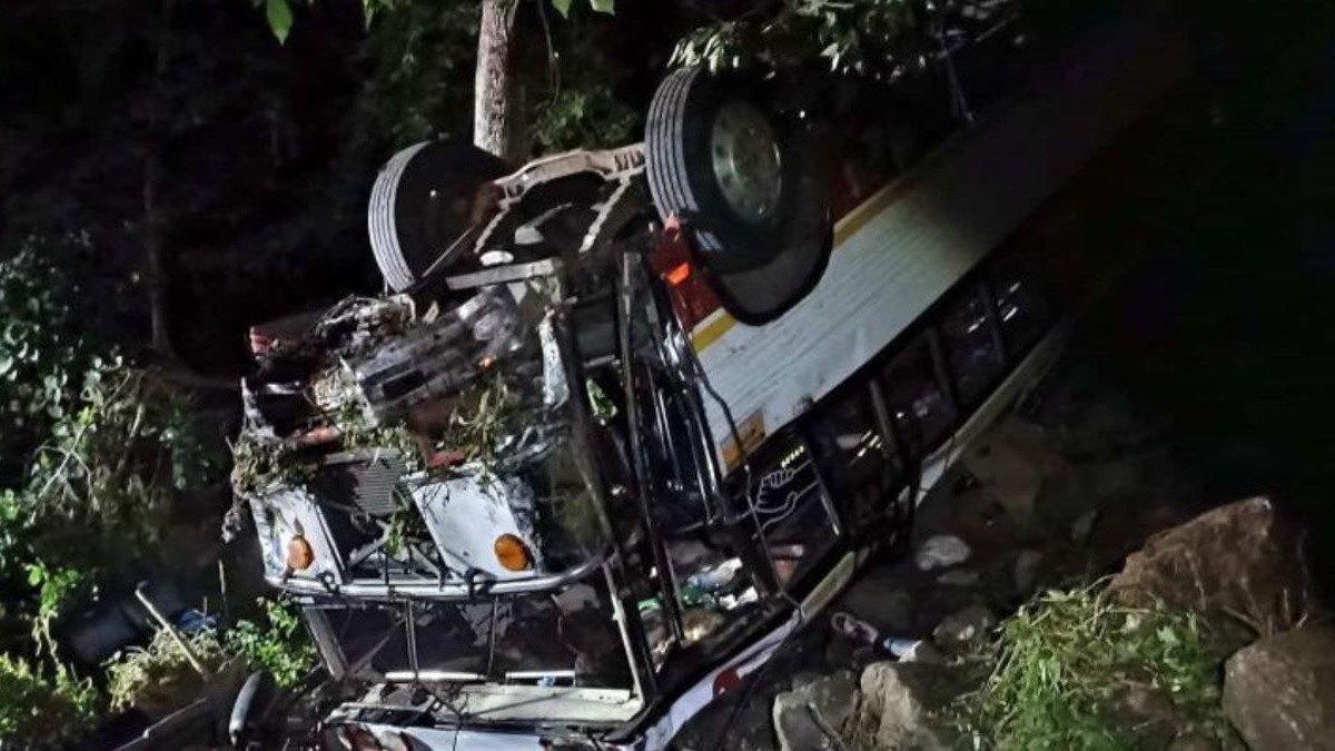 El vehículo accidentado terminó volcado. (Redes sociales)