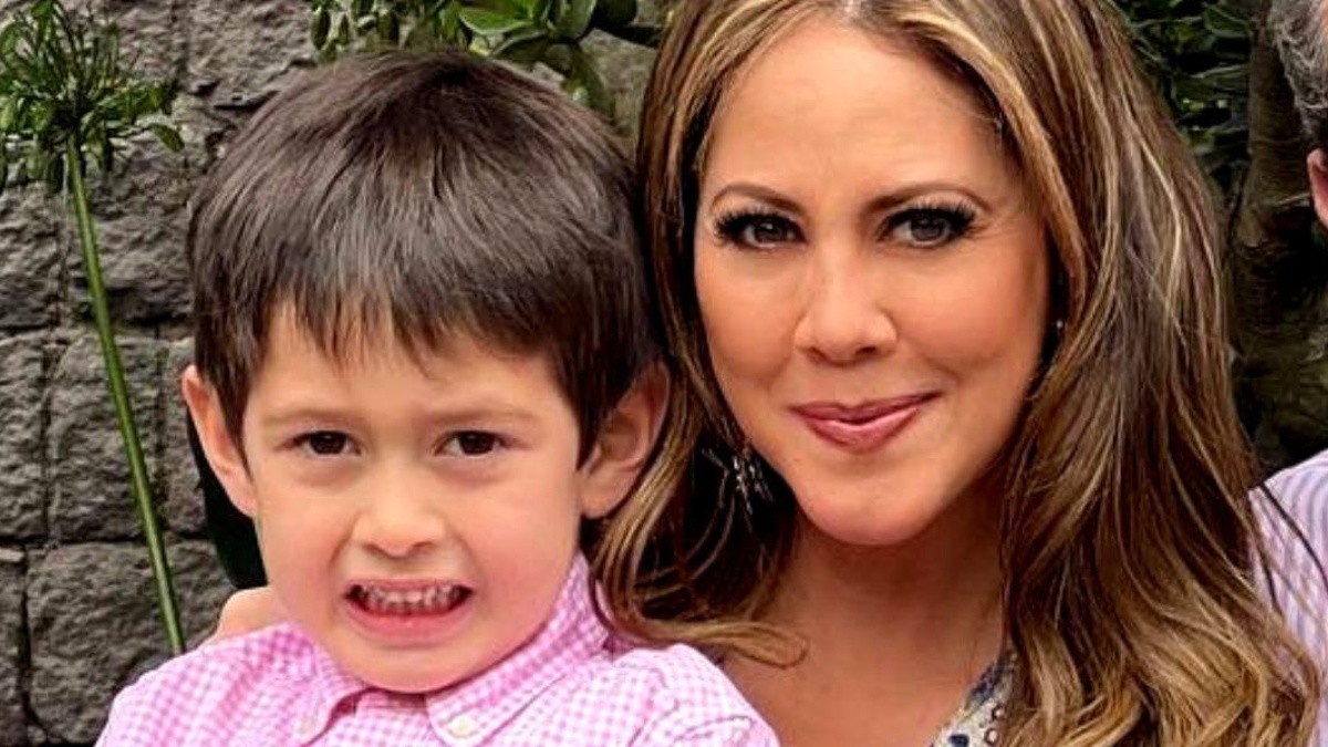 Denisse Molina junto a su hijo, Bruno, en una imagen de archivo. (REDES SOCIALES)