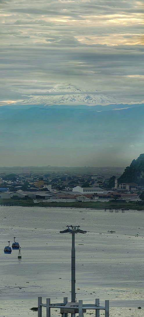 Usuarios de redes sociales han podido observar el volcán Chimborazo, desde Guayaquil. (Foto: Carolina Herrera.)