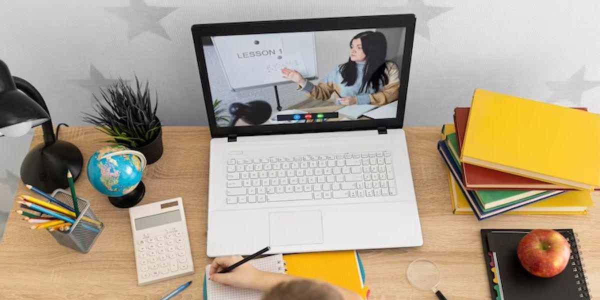 Imagen referencial a cursos online. (REDES SOCIALES)