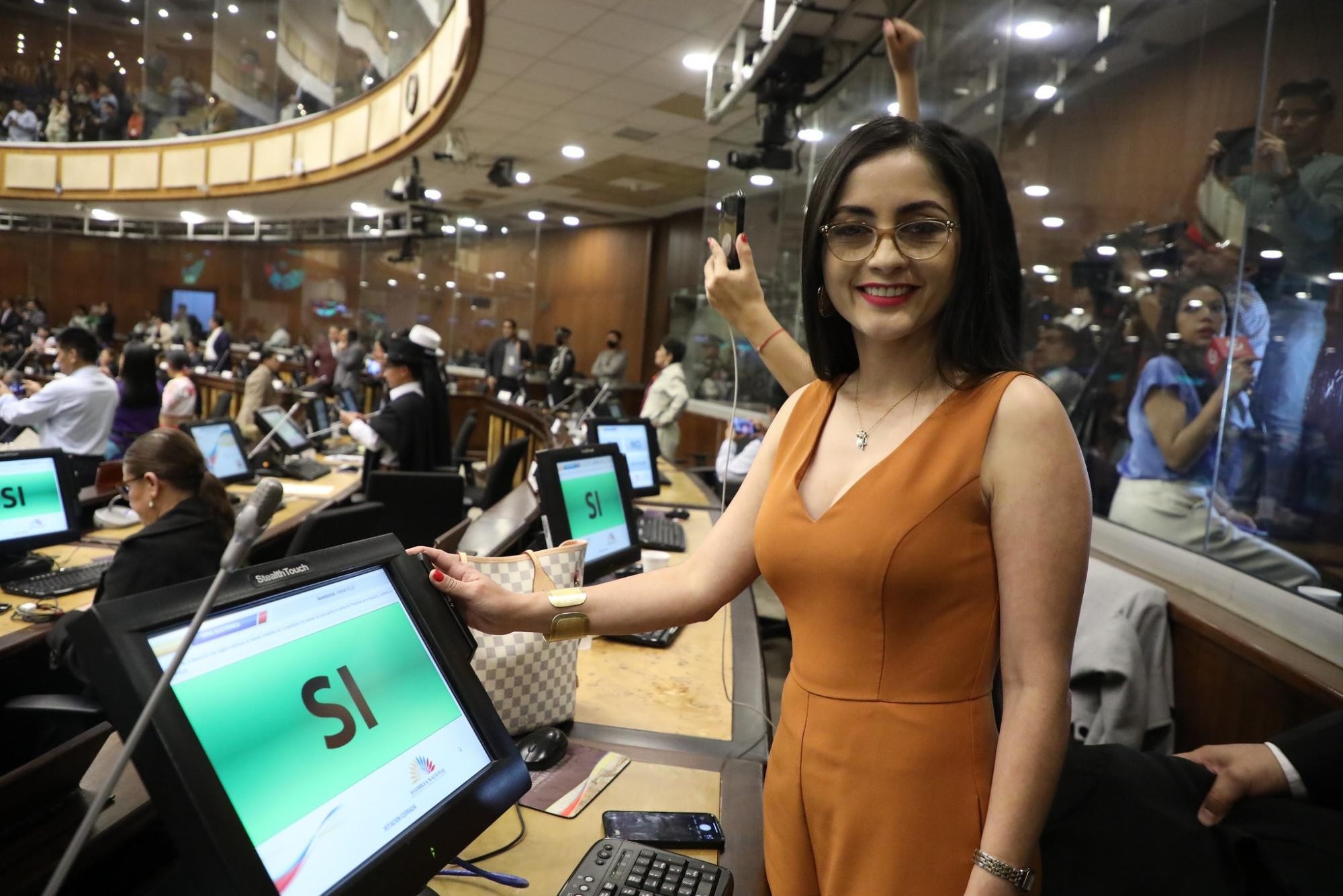 Viviana Veloz, solicitante del juicio político contra Guillemo Lasso. (Flickr Asamblea)