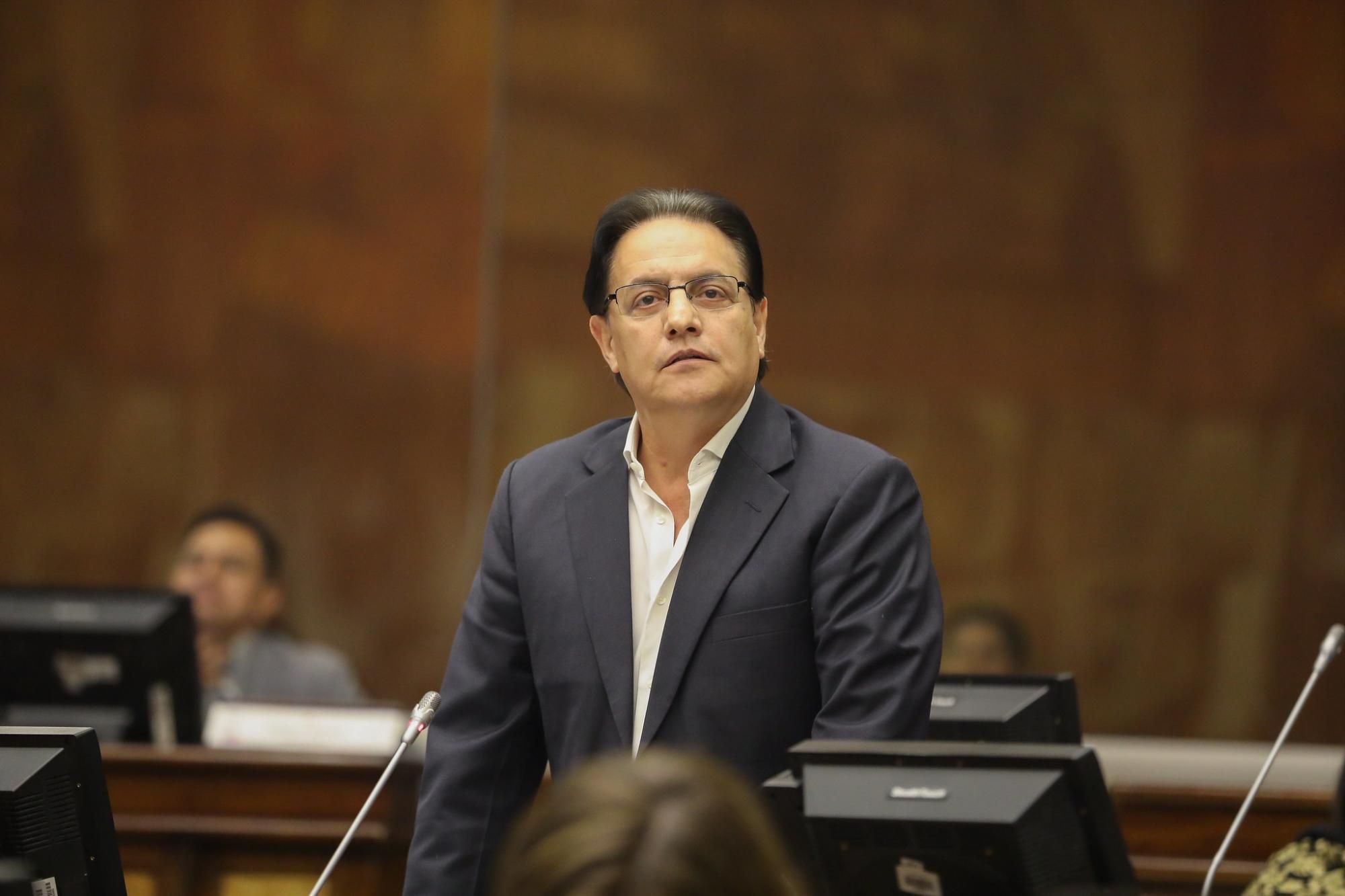 Fernando Villavicencio desde su curul en el Pleno de la Asamblea. (Flickr Asamblea)