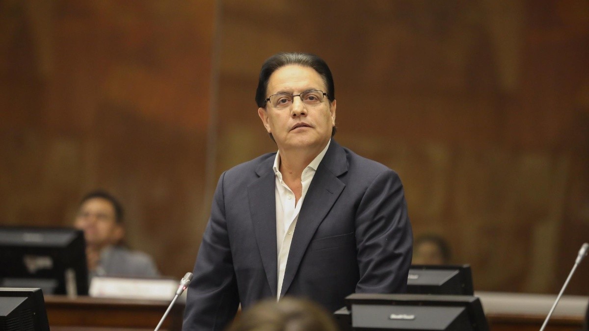 Fernando Villavicencio desde su curul en el Pleno de la Asamblea. (Flickr Asamblea)