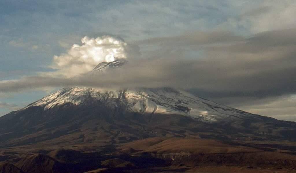 El volcán Cotopaxi en una imagen de archivo. (EFE)