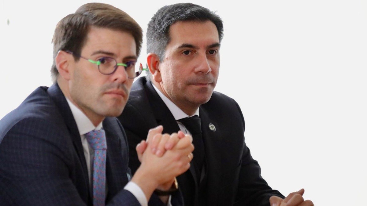 El abogado Felipe Rodríguez (izquierda) junto al perito forense Roberto Meza. (Fiscalía General del Estado)