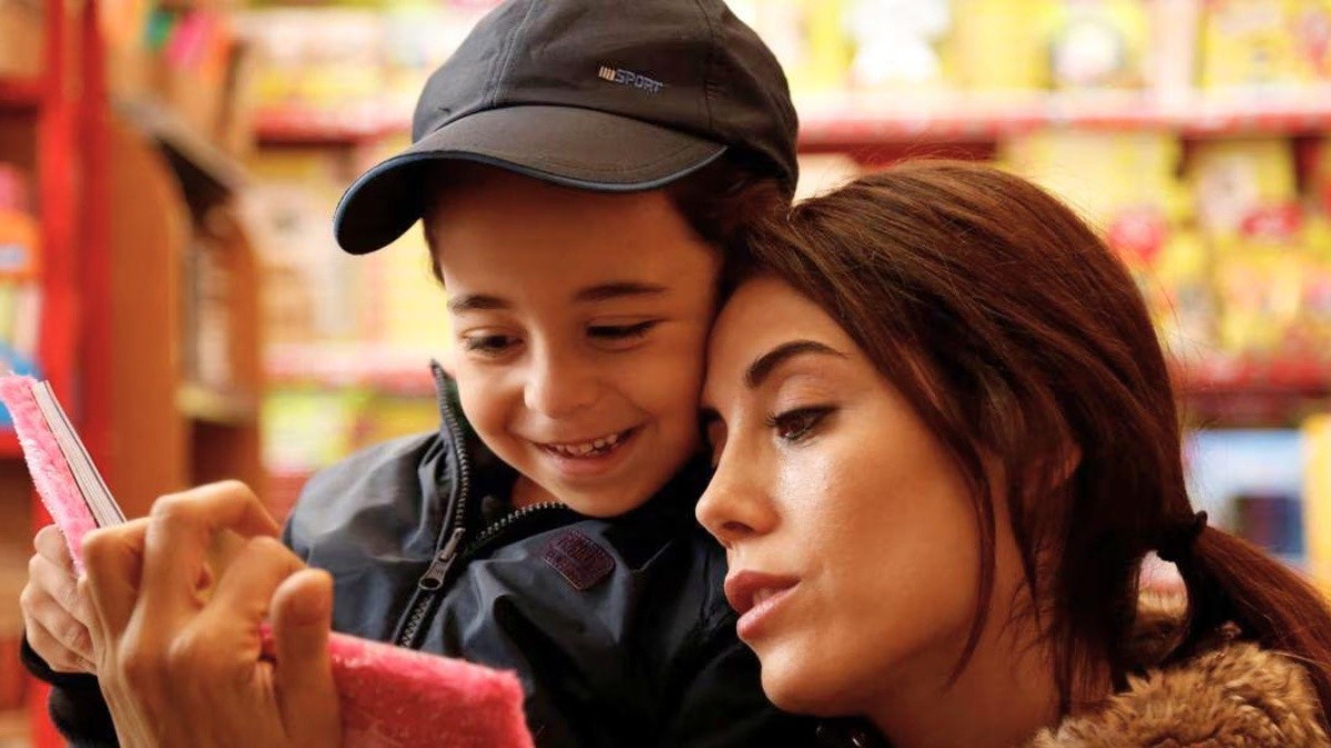 Imagen de archivo de Beren Gokyildiz actuando en la novela Amor de Madre. (REDES SOCIALES)