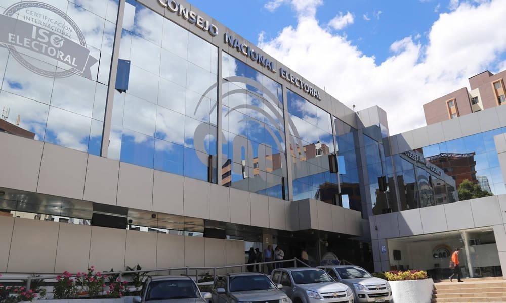 En las instalaciones del CNE se inscriben los binomios de cara a los comicios electorales. (Archivo)