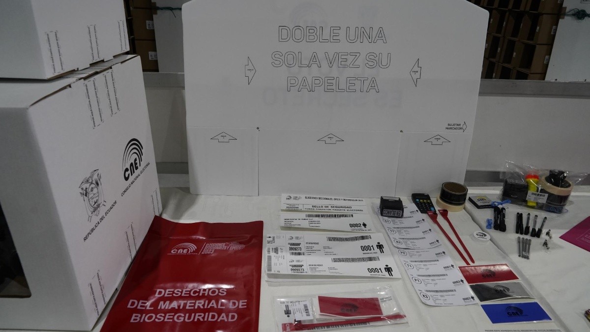 Material que se envía a cada recinto electoral. (API)