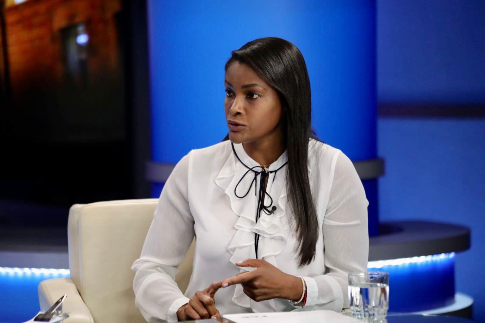 Diana Salazar en el estudio de Contacto Directo. (Twitter)