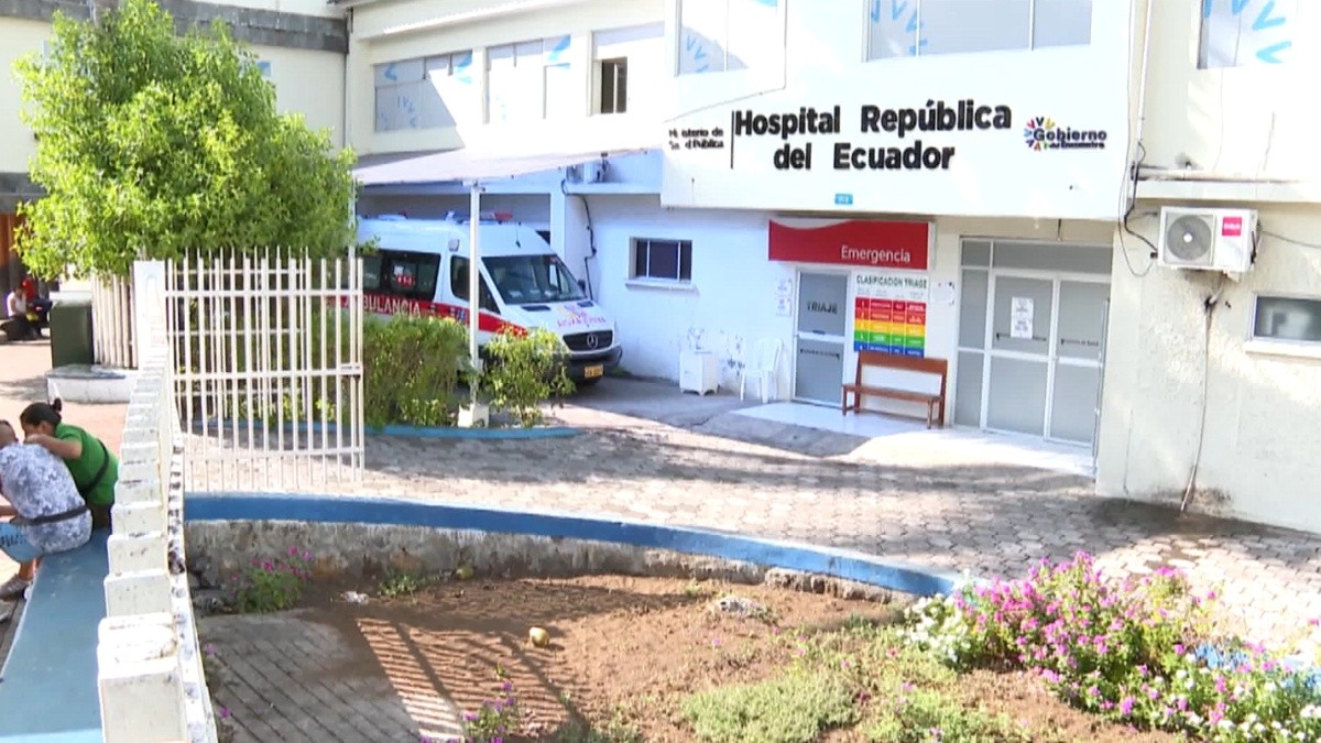 La mujer recibió atención médica en un hospital de Santa Cruz. (Ecuavisa.)
