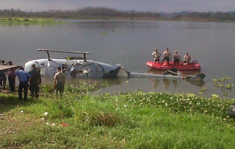 Un helicóptero se accidentó en Chongón.  (Archivo)