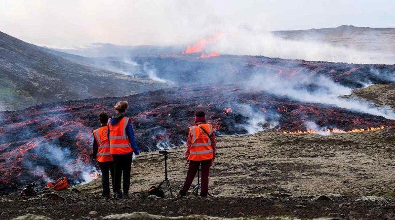 Las autoridades registraron una zona de seguridad alrededor del volcán.  (Foto: Redes Sociales)