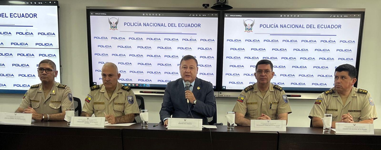 La rueda de prensa de la cúpula policial junto al ministro del Interior, Juan Zapata Silva. (Cortesía de la Policía Nacional..)