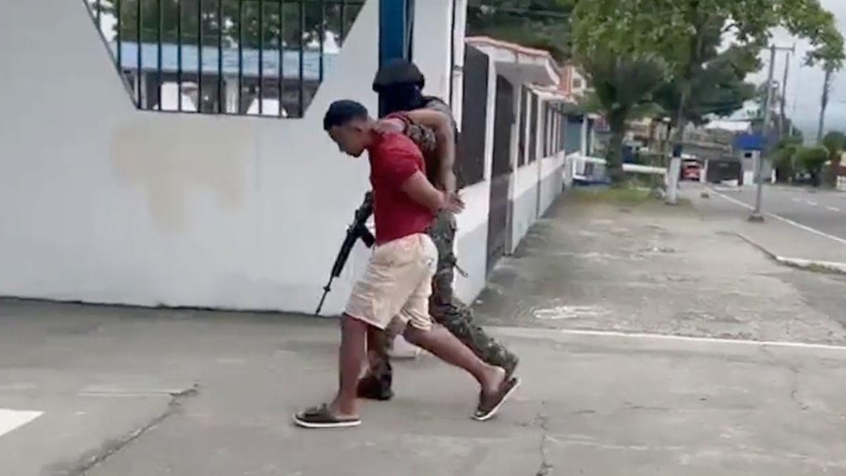 Uno de los detenidos por la Policía. (Captura de pantalla)