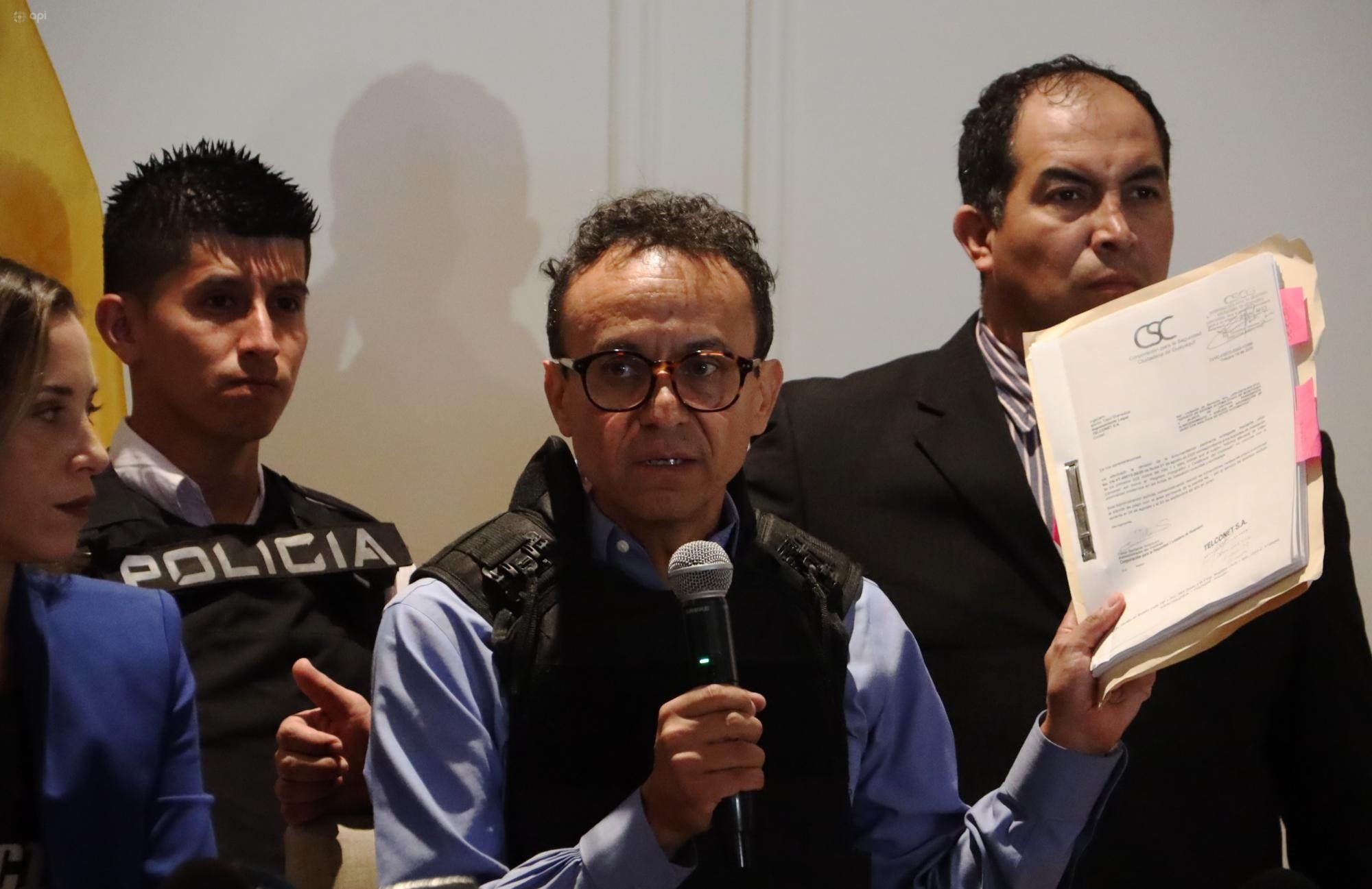 Zurita duranta una rueda de prensa en Guayaquil. (Foto: API)