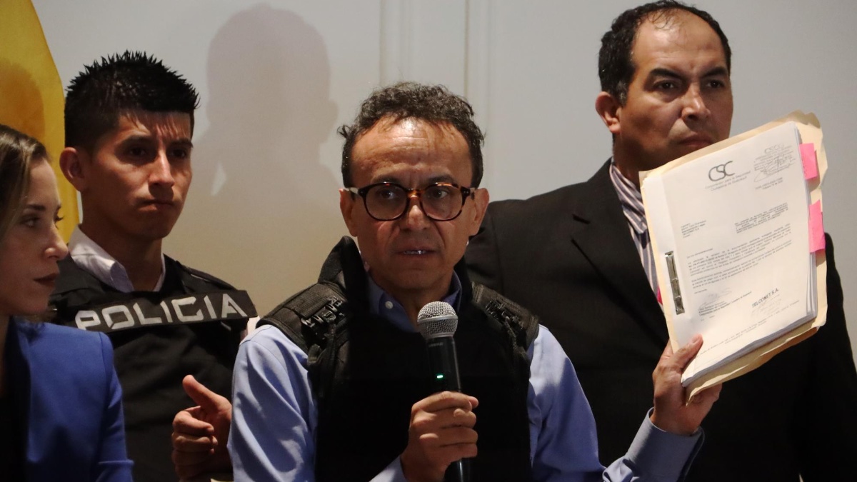 Zurita duranta una rueda de prensa en Guayaquil. (Foto: API)