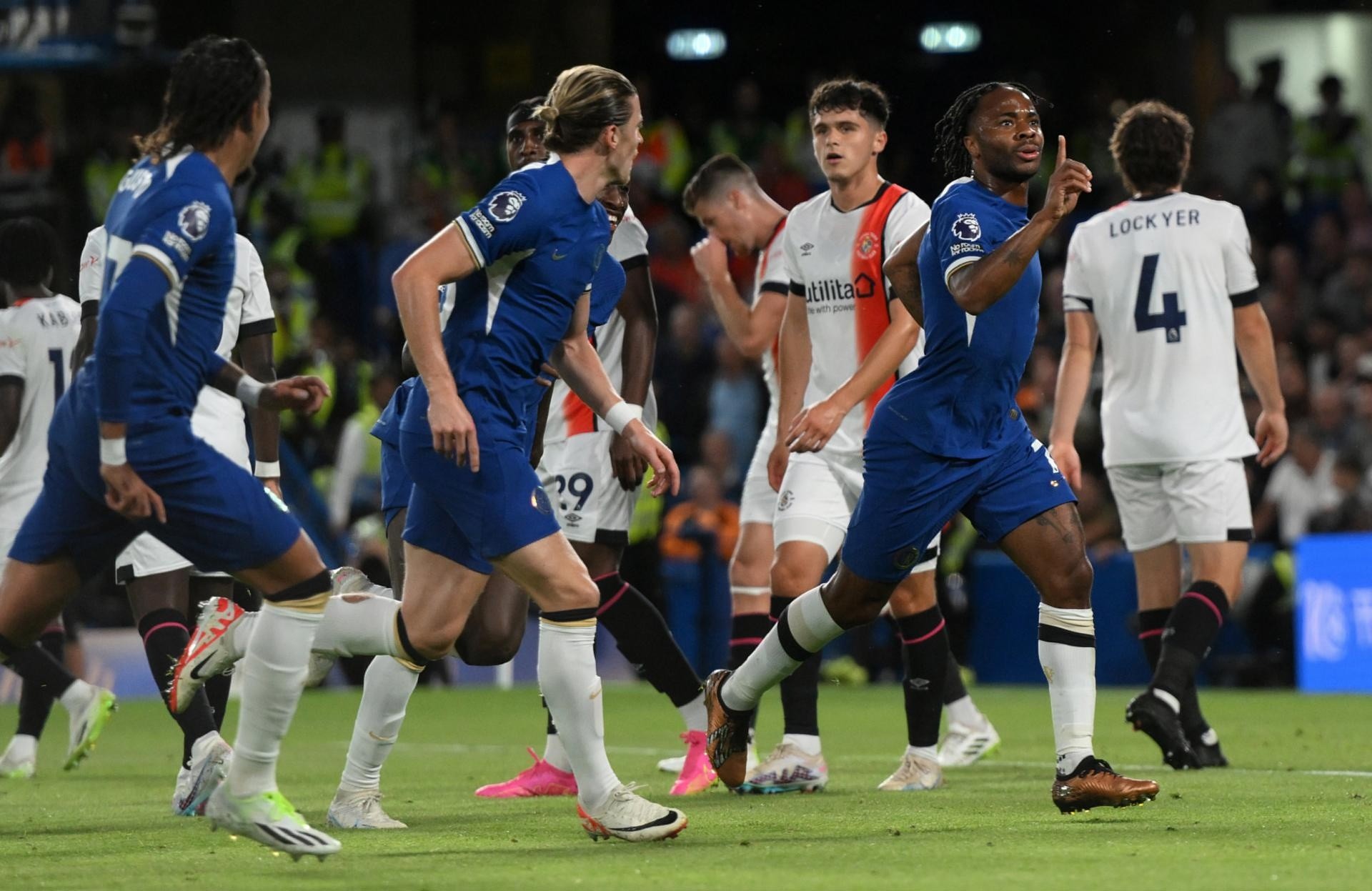 Raheem Sterling, autor de un doblete para el Chelsea ante el Luton, por la tercera fecha de la Premier League. (EFE)