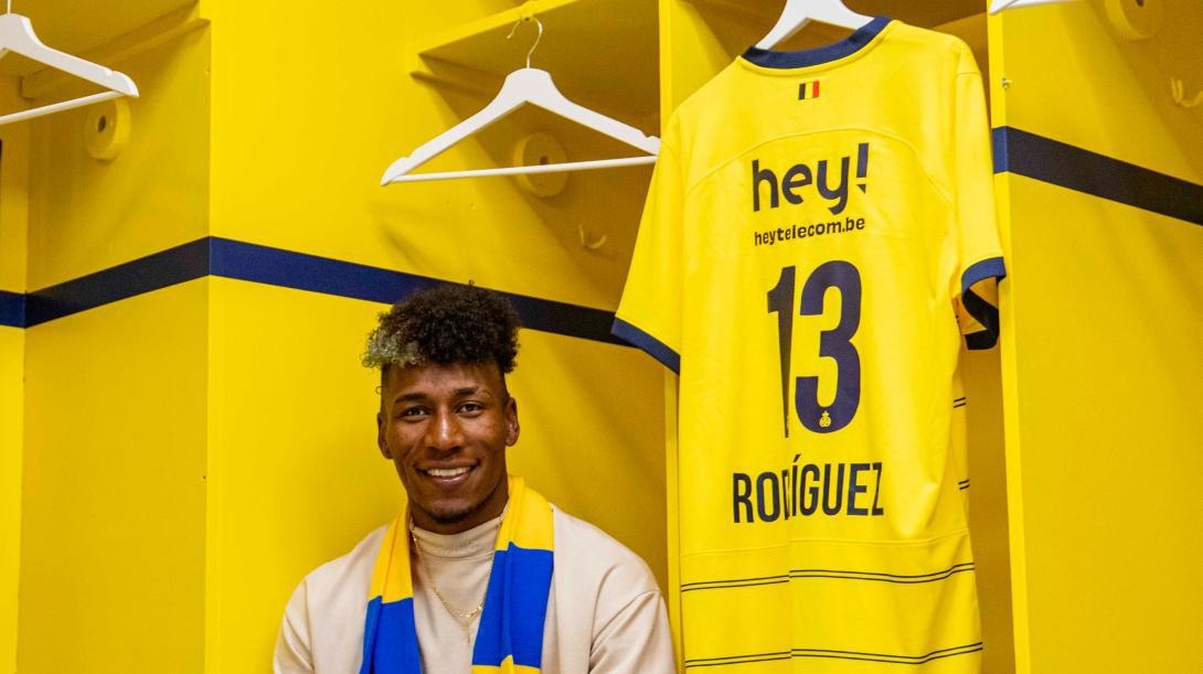 Kevin Rodríguez posa con la camiseta del Unión Saint-Gilloise (Foto: Unión Saint-Gilloise)