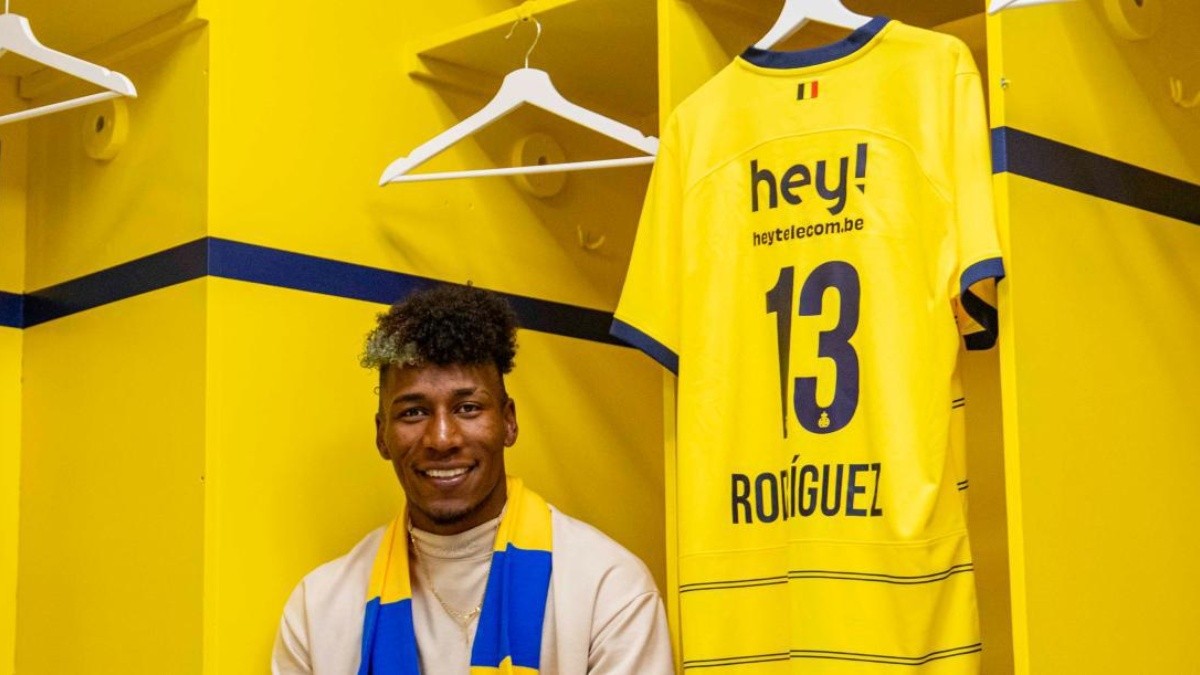 Kevin Rodríguez posa con la camiseta del Unión Saint-Gilloise (Foto: Unión Saint-Gilloise)