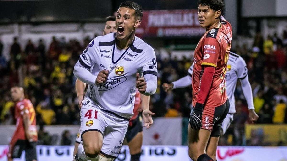 Jesús Trindade celebrando su agónico gol. (Barcelona SC)