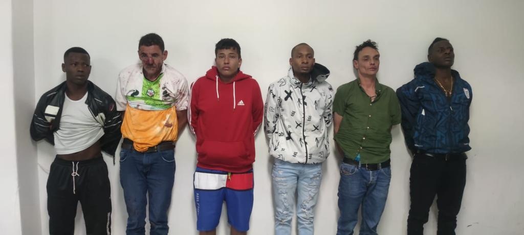 Imagen de las seis personas que fueron detenidas por el asesinato de Fernando Villavicencio, que ocurrió el 9 de agosto del 2023. (Archivo/Policía)