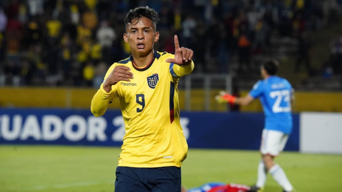Michael Bermúdez hace un gol con la Selección de Ecuador Sub 17 (Foto: Archivo)