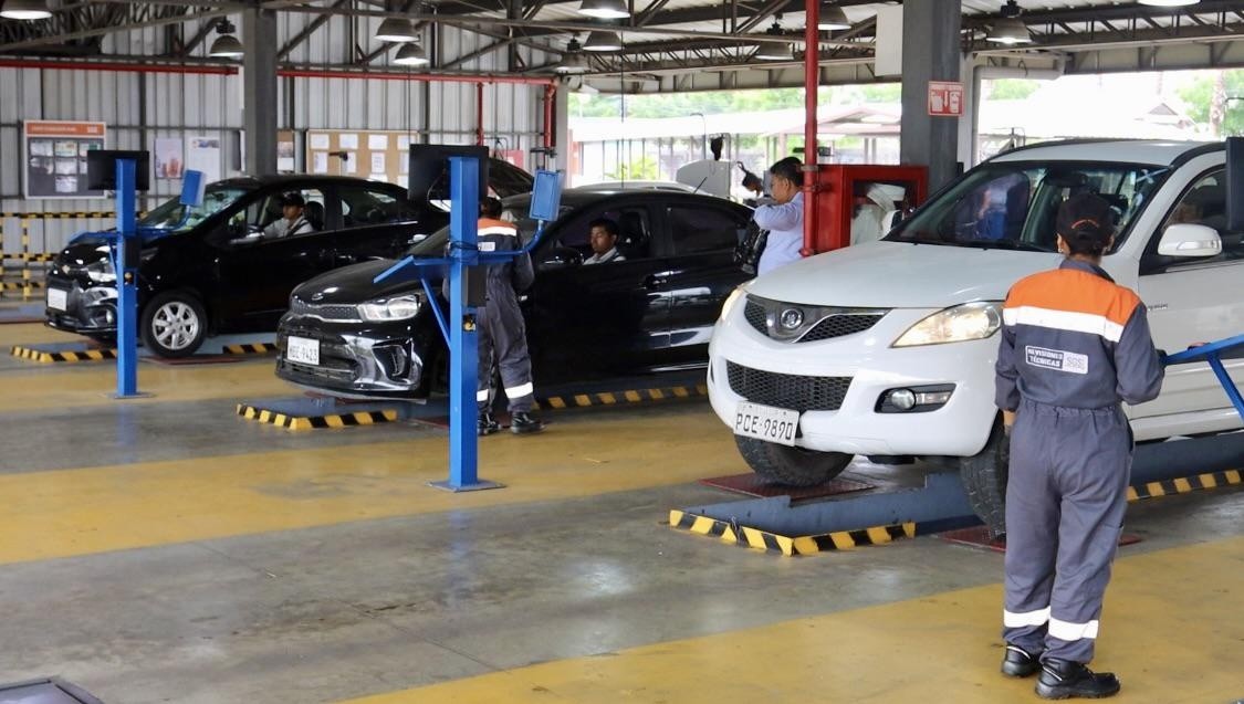 En diciembre se espera recibir alrededor de 20.000 vehículos rezagados de otros meses. (ATM)