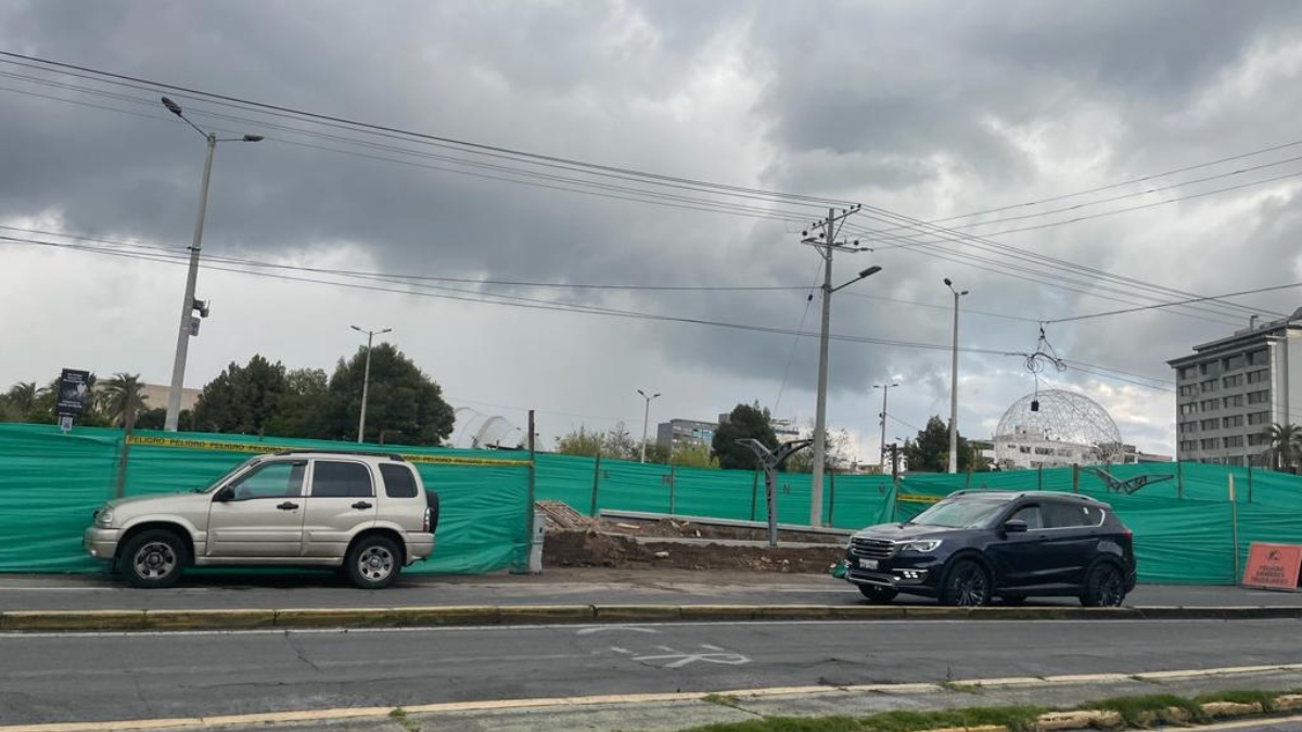 La Epmmop cercó la zona en donde se ejecutan los trabajos en el parque El Arbolito. (Diego Bravo C. / Ecuavisa)
