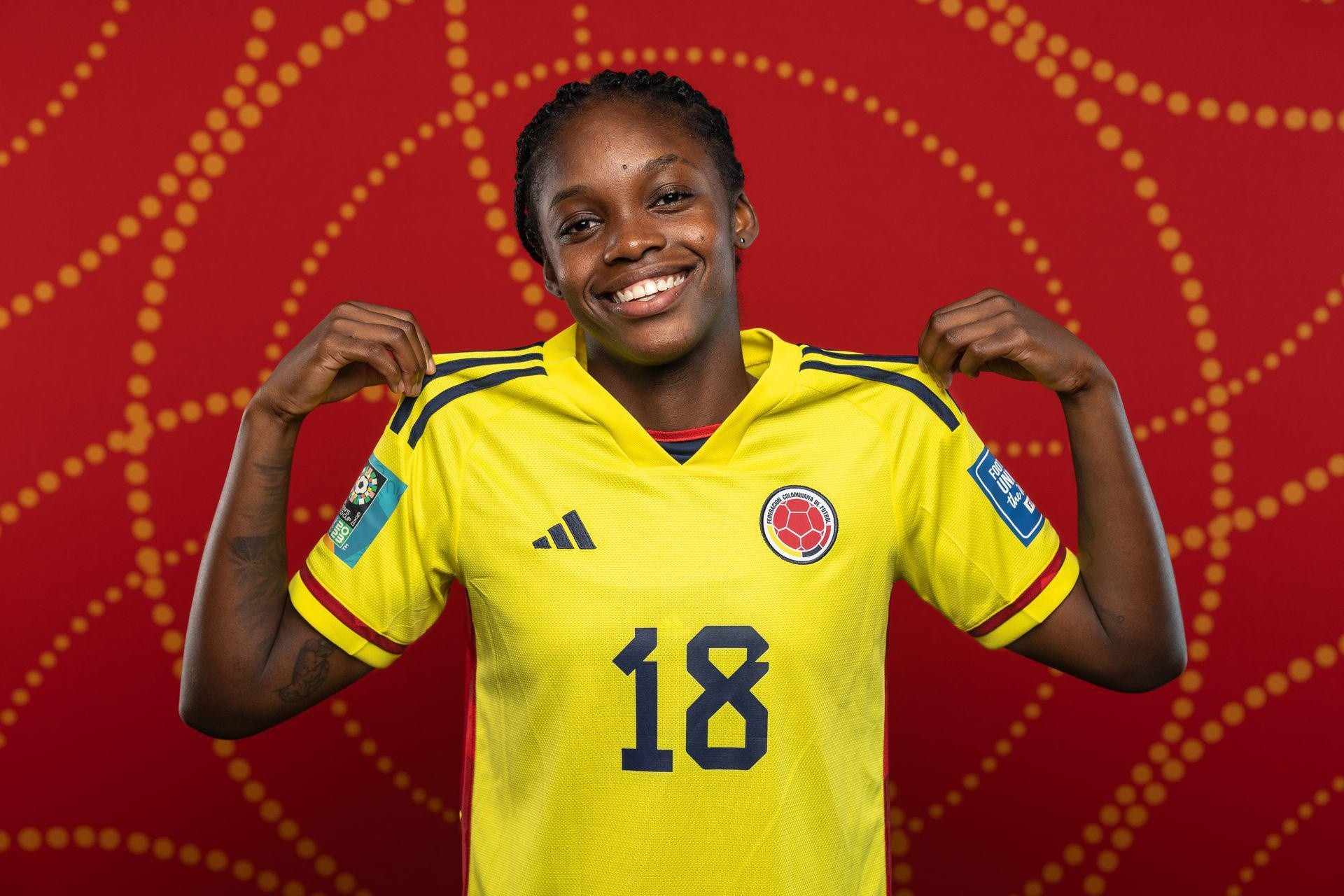 Linda Caicedo posa con la camiseta de la selección femenina de Colombia (Foto: Internet)