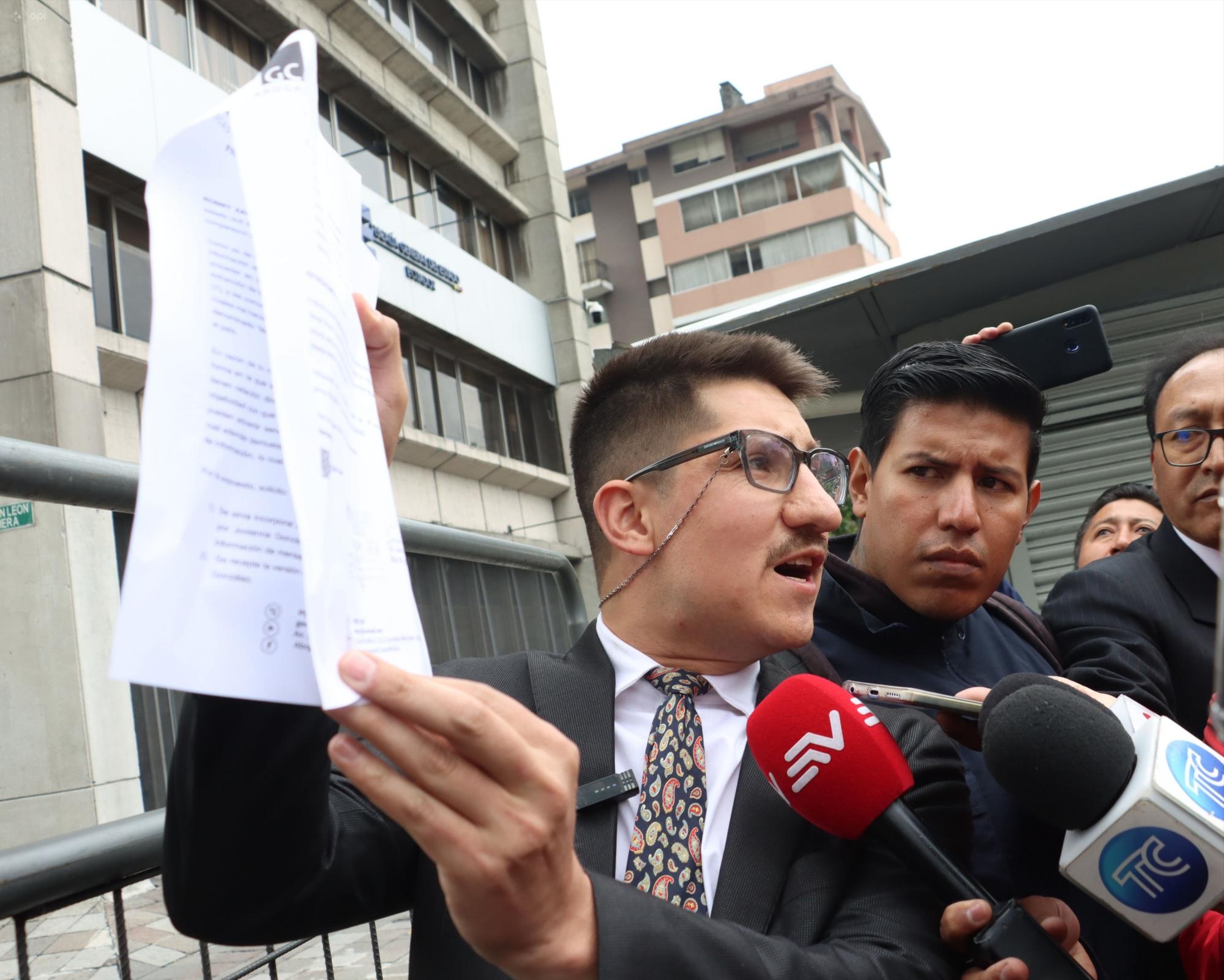 Geovan Crespo, abogado de Ronny Aleaga, en la Fiscalía General del Estado (ROLANDO ENRIQUEZ)