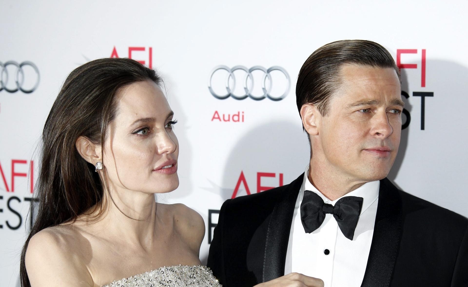 Foto de archivo de la actriz y directora Angelina Jolie y su exesposo Brad Pitt. (Foto: EFE)