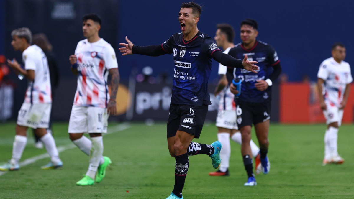 Michael Hoyos celebra un gol con IDV ante San Lorenzo por la Copa Libertadores (Foto: IDV)