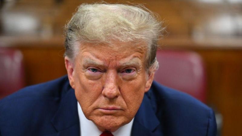 El semblante de Trump fue serio previo a la audiencia de este lunes en Nueva York. (Getty Images)