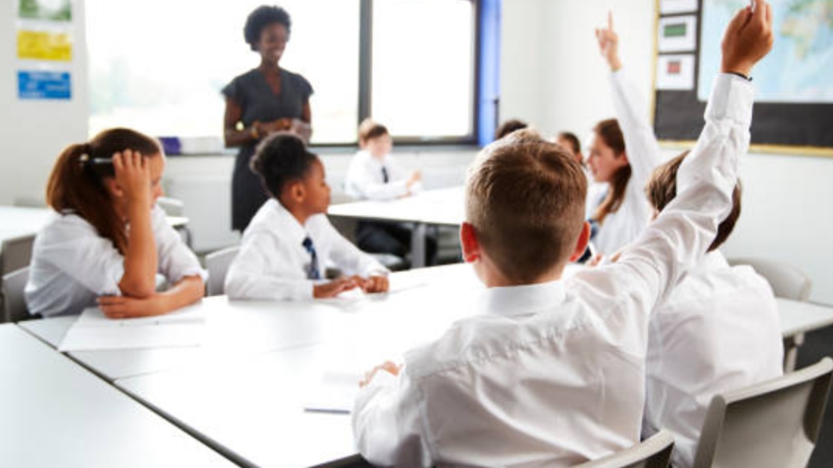 Imagen referencial. Estudiantes en aula de clase. (RRSS)