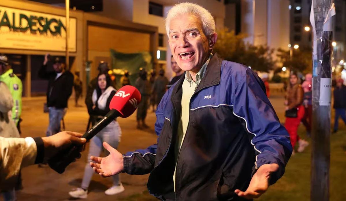 Roberto Canseco denunció la arremetida policial en la Embajada de México. (EFE)