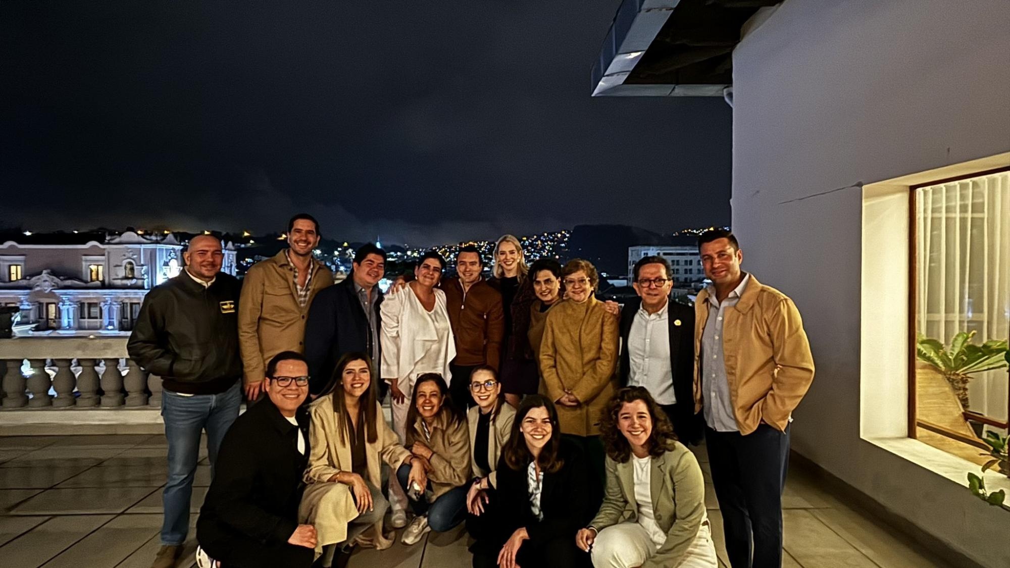 Daniel Noboa junto a algunos de sus ministros. (Redes sociales)