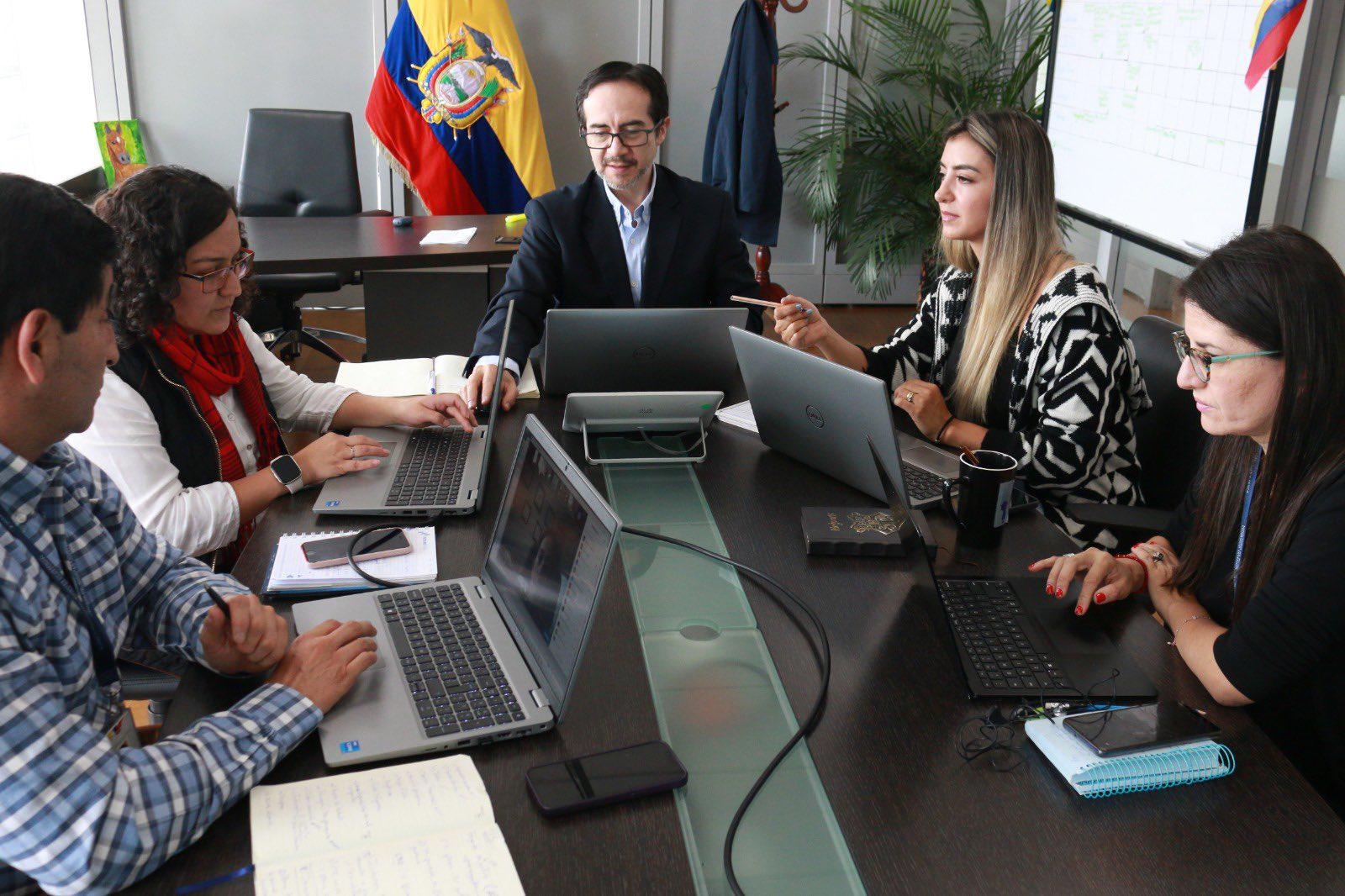 Reunión del Cuarto Adjunto con representantes del sector productivo, a fin de coordinar su participación en la primera Ronda de Negociaciones Comerciales. (Ministerio de Producción)