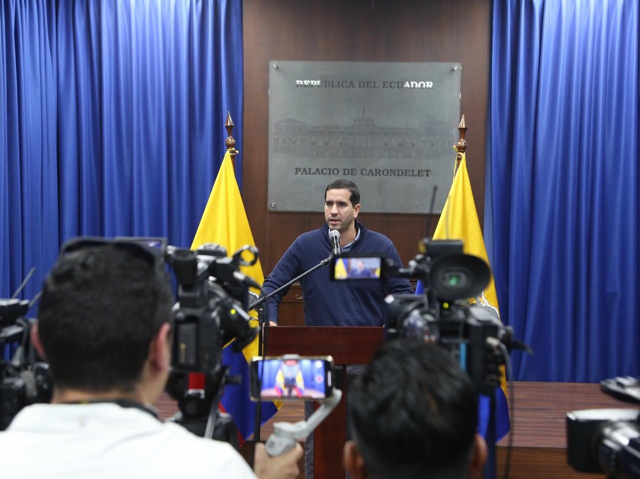 El ministro Roberto Luque, durante la séptima ruedas de prensa para actualizar sobre la situación energética en Ecuador. (Ministerio de Energía)
