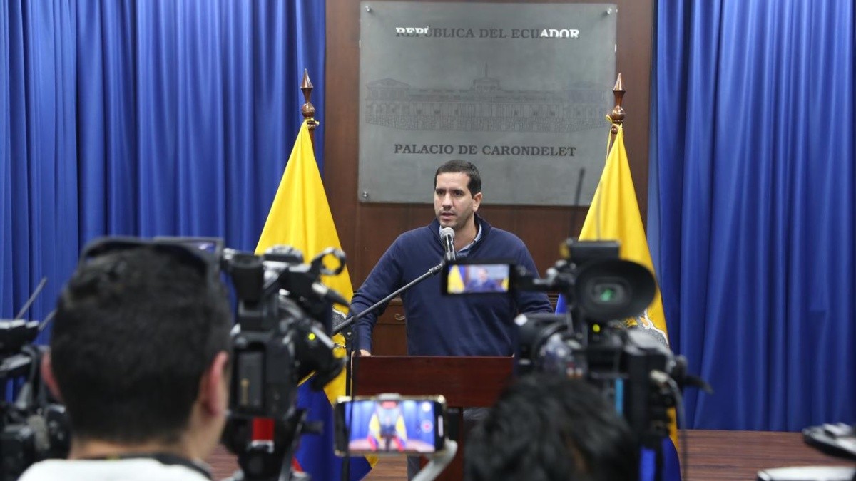 El ministro Roberto Luque, durante la séptima ruedas de prensa para actualizar sobre la situación energética en Ecuador. (Ministerio de Energía)