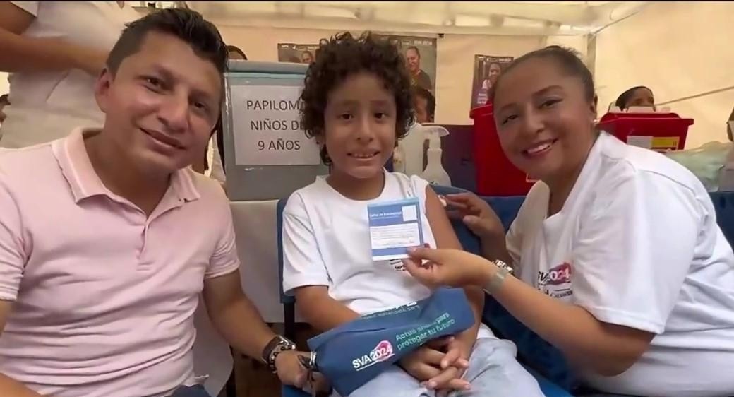Imagen de un niño vacunado contra el VPH en Ecuador. (Televistazo)