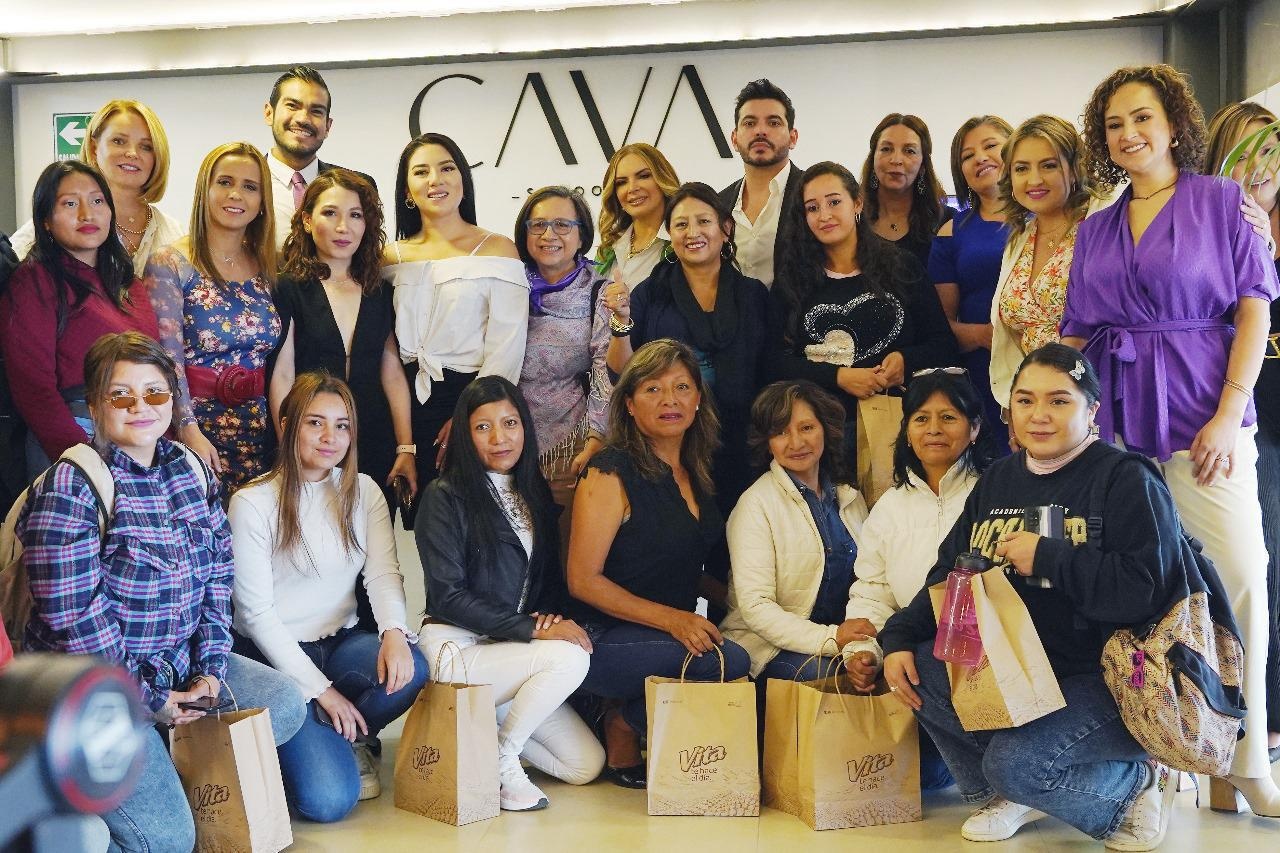 Un primer grupo de 17 mujeres recibieron capacitación en estilismo y belleza. (Fundación Miguel Cava)