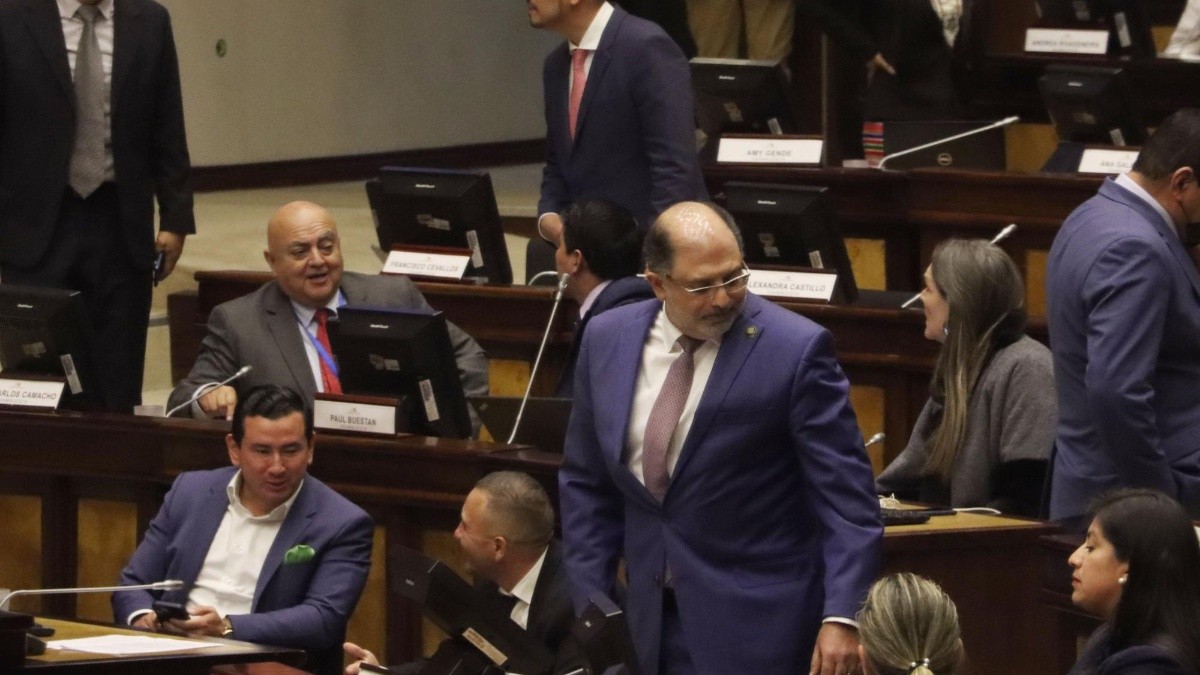 Henry Kronfle en su curul, en la Asamblea. (API)