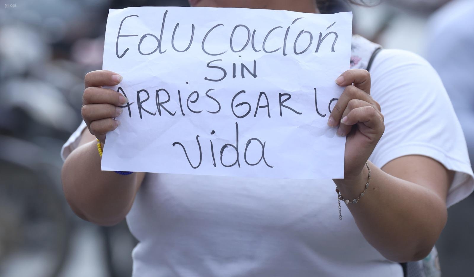 El 60 % de los planteles educativos, en zonas de peligros, están en la región Costa. (API)