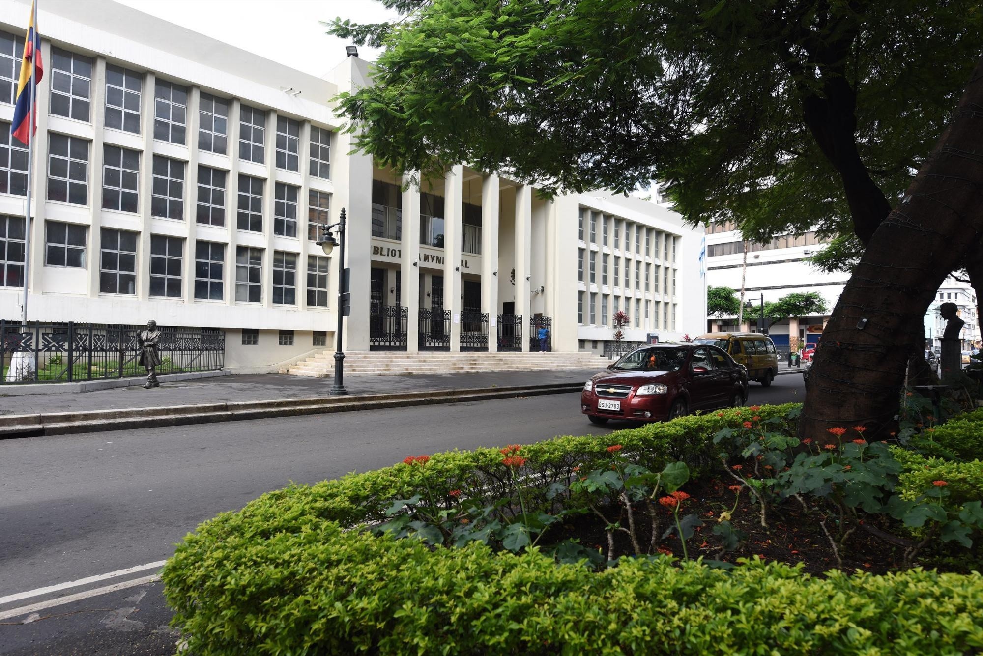 Foto de la calle 10 de Agosto, frente a la Biblioteca Municipal. Ese tramo, desde hoy, se llamará República de Guayaquil. (Municipio de Guayaquil)