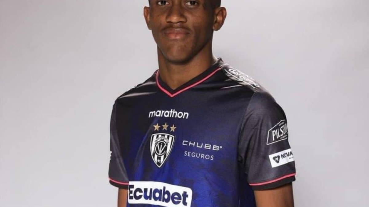 Justin Lerma posa con la camiseta de Independiente del Valle (Foto: Internet)